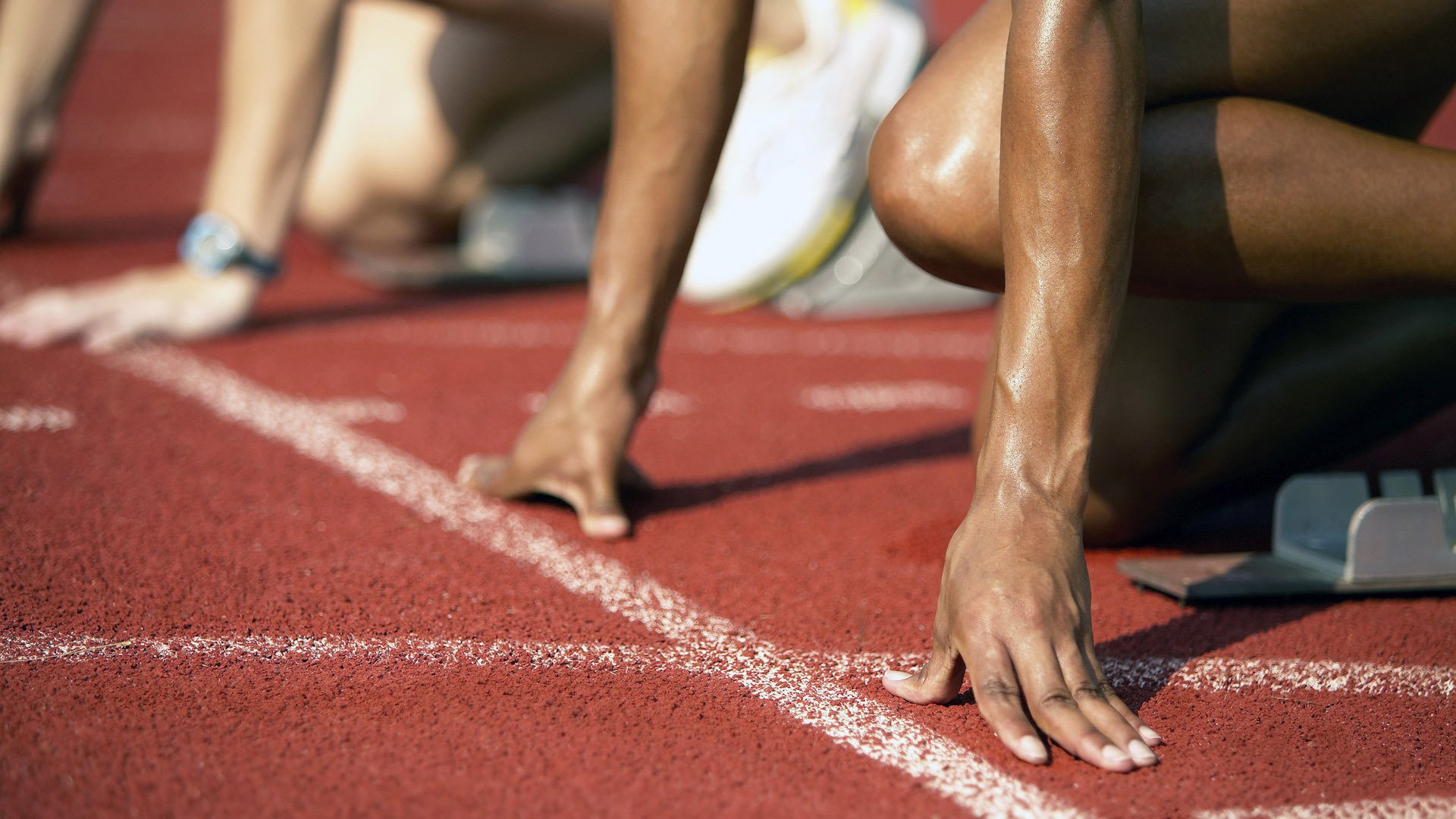 高校运动员心理健康干预策略探讨，运动员心理调控